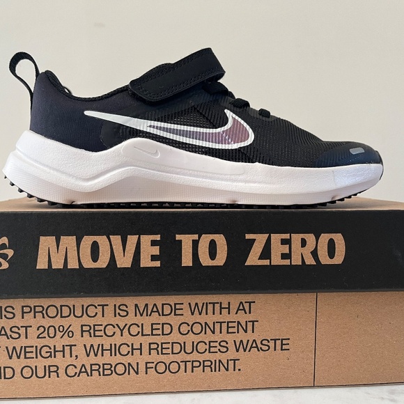 NEW! Boys Nike Downshifter size 13.5 - Picture 2 of 4